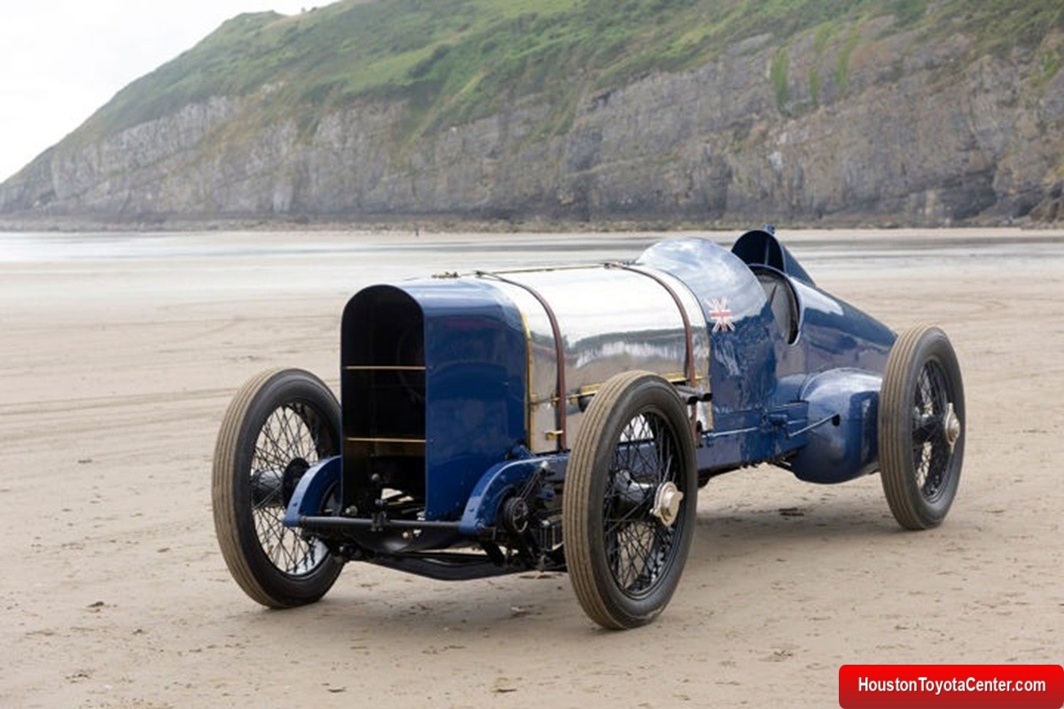This car reached 240 km/h in 1925