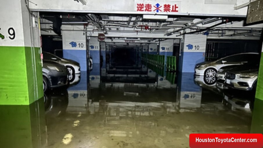 Flooded Parking Lot in Yokkaichi Leaves 274 Cars Submerged